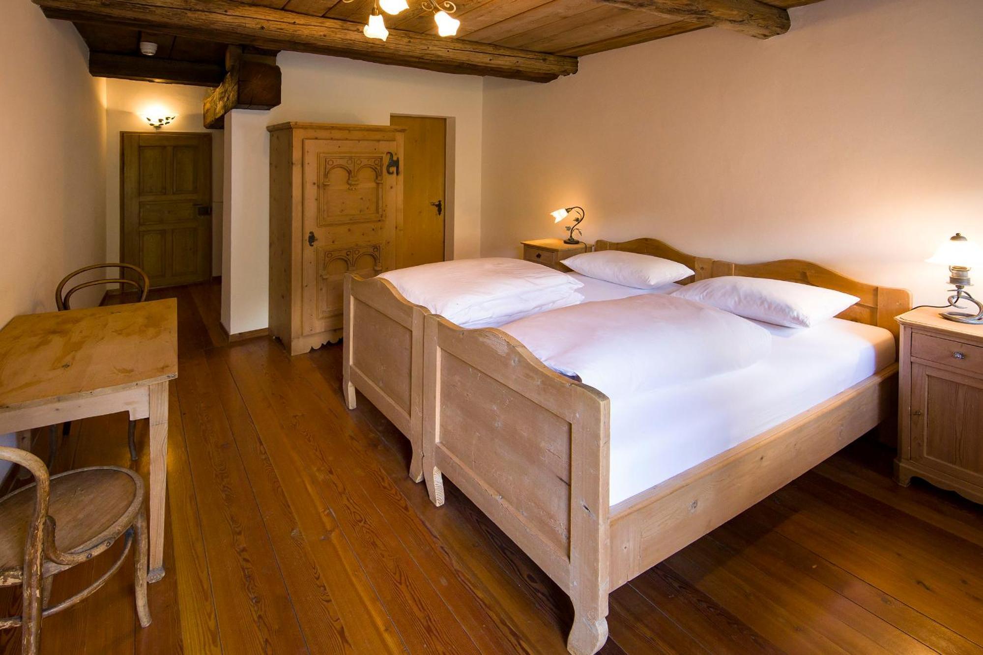 Hotel Chasa Chalavaina Müstair Pokoj fotografie