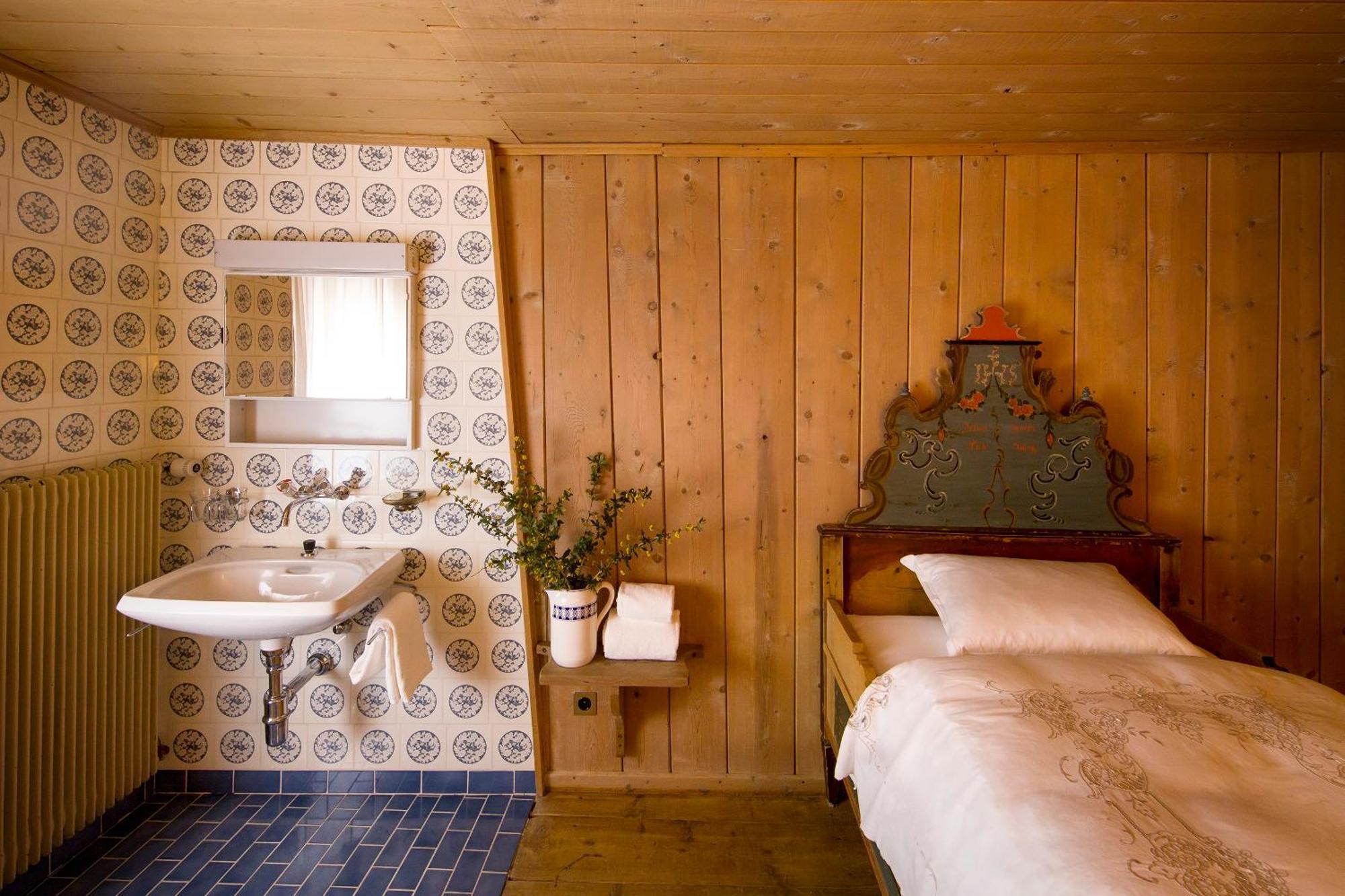 Hotel Chasa Chalavaina Müstair Pokoj fotografie
