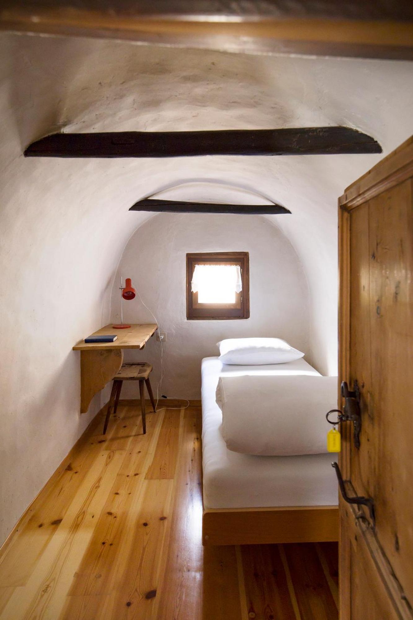 Hotel Chasa Chalavaina Müstair Pokoj fotografie