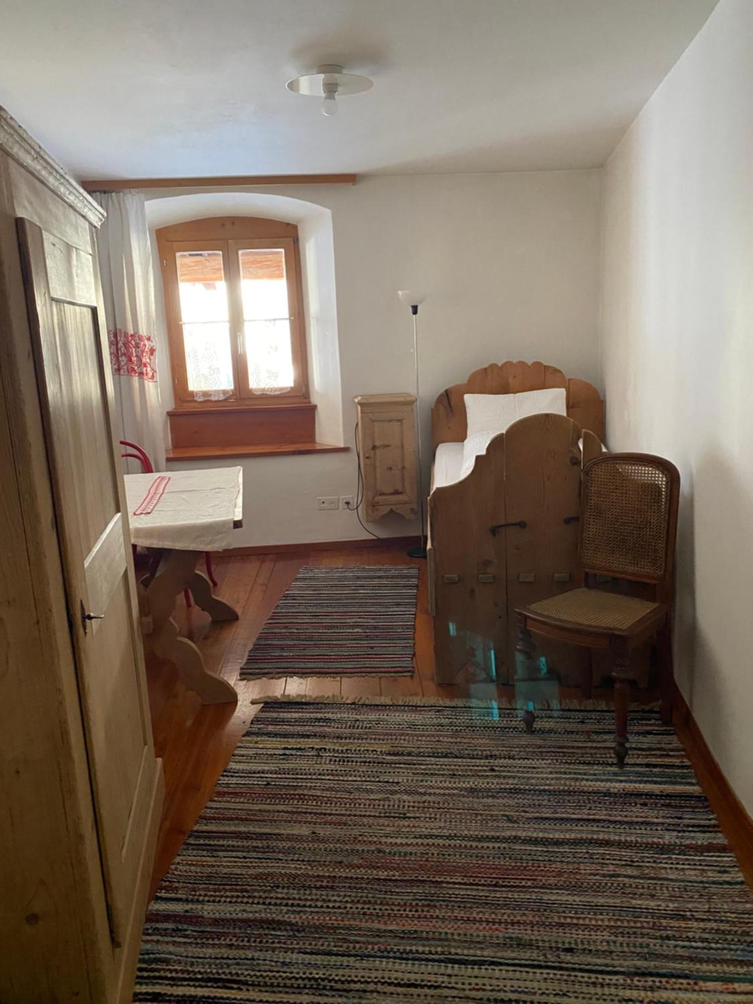 Hotel Chasa Chalavaina Müstair Pokoj fotografie