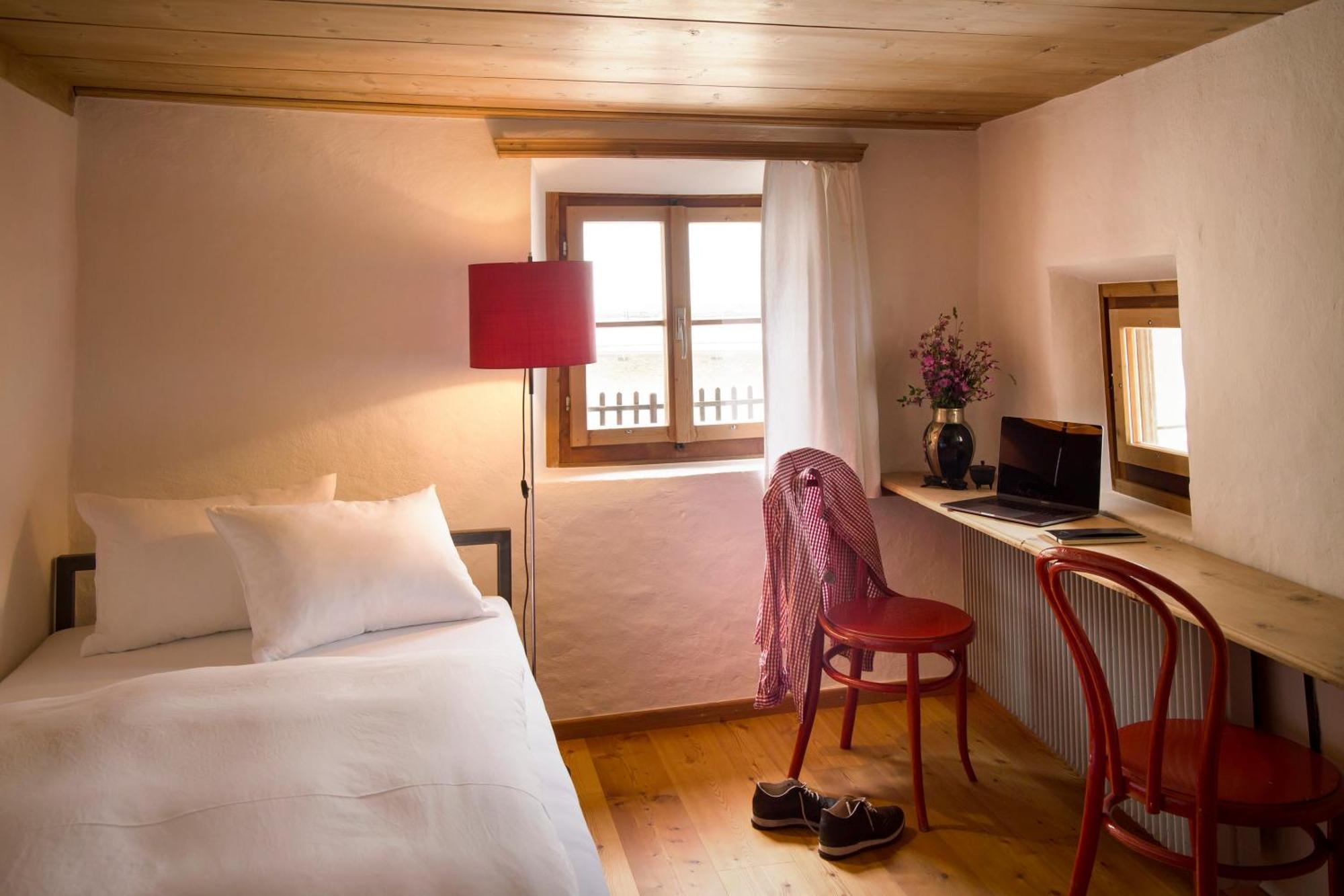 Hotel Chasa Chalavaina Müstair Pokoj fotografie